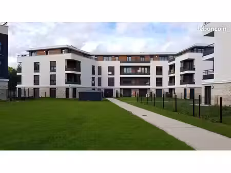 appartement 3 pièces 60m² + balcon + double box fermé  dans résidence de standing