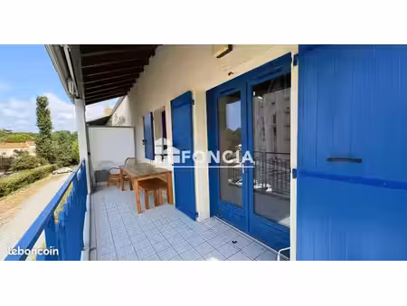 t4 lumineux avec terrasse et parking à 250 m de la plage