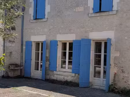 maison en pierre de 110 m² à rénover – 3 chambres – 92 000