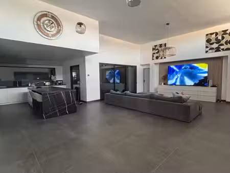 maison de 214 m2 terrain 1500 m2