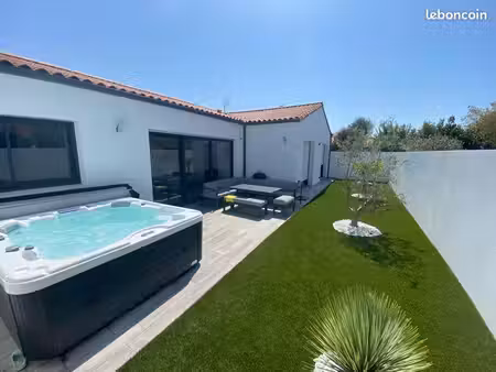 maison contemporaine plain-pied avec spa - nieul-sur-mer 17137