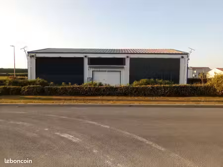 batiment 216m² sur grand terrain avec parking