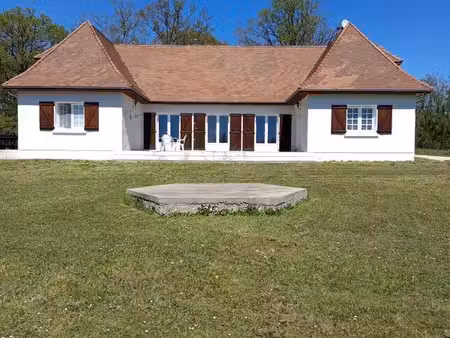 maison avec 3 gîtes indépendants sur 5 hectares