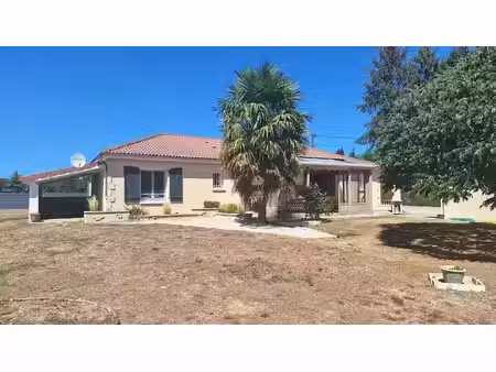 vente maison 5 pièces 135 m² à nontron (24300)  206 000 €