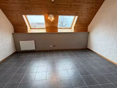 à louer - studio frasne