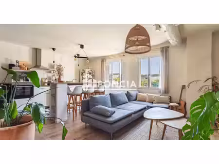 le pradet t2 duplex entièrement rénové  68 m² habitables plein sud