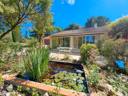 maison 4 chambres avec vue dégagée sur grand terrain de 1497m²