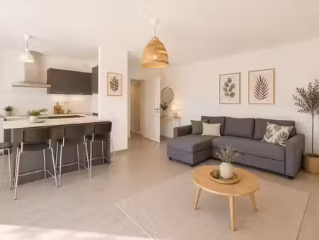 t2 en rez-de-chaussée avec terrasse