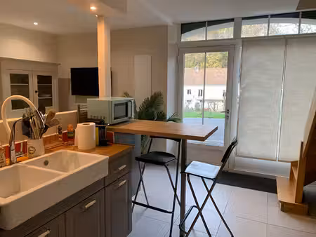 charmant f1bis meublé en duplex à louer à reugny !