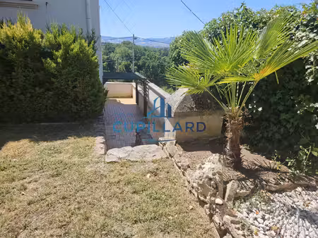 appartement avec jardin  terrasse et garage  très jolie vue