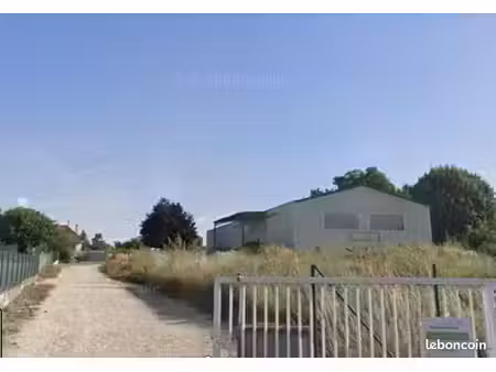 local commercial 600 m² divisible et terrain 5 000 m²