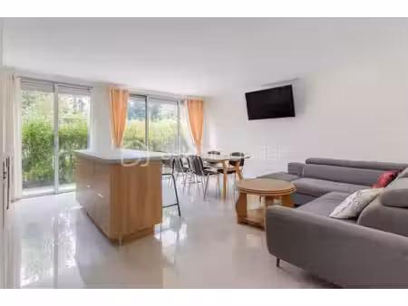 appartement t3 en rez-de jardin avec loggia