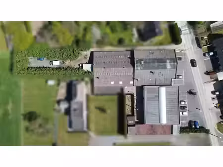 bâtiment commercial fonctionnel