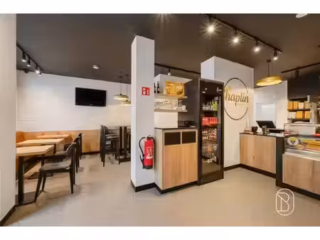 une friterie et un appartement en duplex prêt à emménager