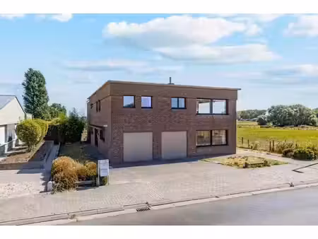 zeer ruime woning met twee wooneenheden en prachtig landelij