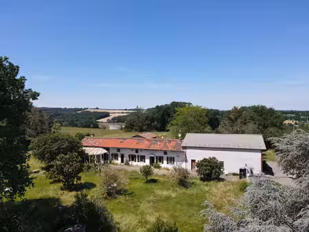 ancien corps de ferme avec ancien restaurant