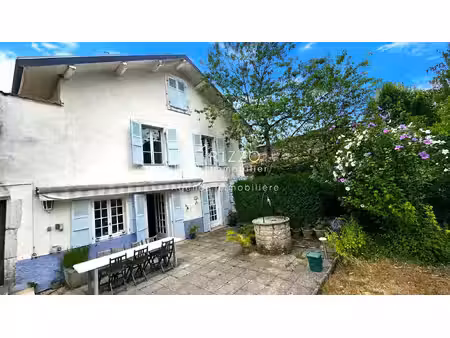 centre ferney  maison de 200m2 + dépendance de 41m2 sur terr