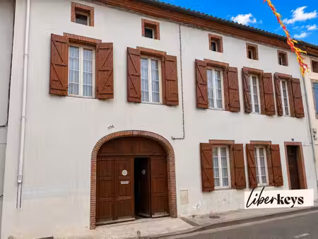 maison t5 avec jardin  garage et vaste potentiel d’aménagement