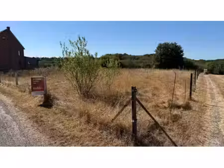 terrain pour partie en zone d'habitat à caractère rural