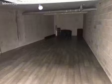garage box fermé sous terrain 43m2