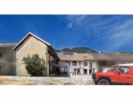 maison de village 6 pièces 217 m²