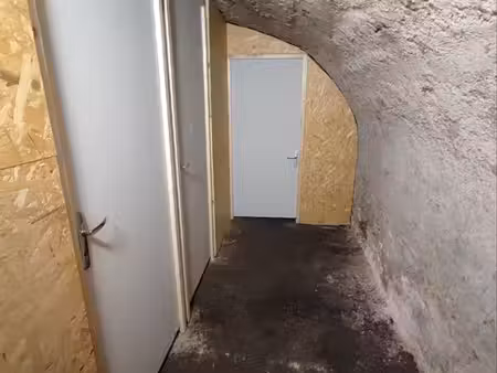cave nantes divisé en 3 cellule
