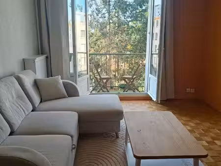 t2 meublé de 51 m² – quartier ferrière – tram à 2 min – parking  cave et cellier