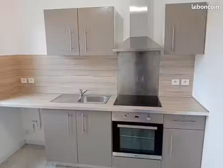 f4 avec cuisine équipée et fibre optique