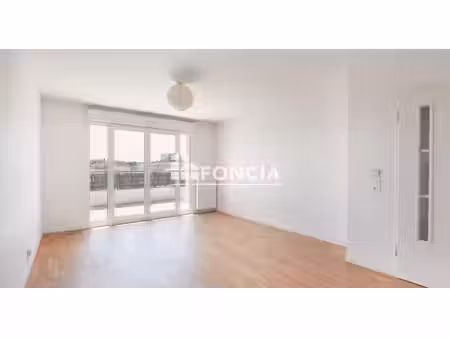 appartement lumineux au pied des transports et commerces