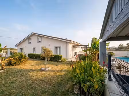 bâtiment divisée en 2 parties - hangar et logement de fonction lherm