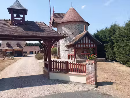 ropriété de caractère sur 7 hectares avec moulin à vent en fonctionnement  dépendances et 