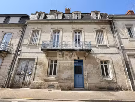 grande maison de ville de 275m² avec jardin- fort potentiel a proximite immediate du centr