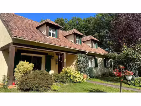 belle propriété familiale au coeur d'un environnement naturel