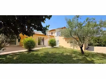 agréable villa lumineuse avec piscine et doubles garages à car