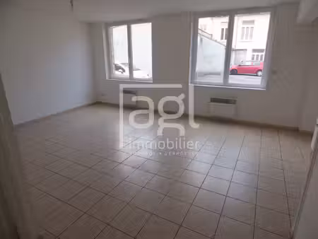 en rdc  au calme d'une cour privée  appartement t2 avec parking