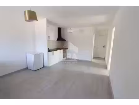 t2 recent de 45 m² dans le bourg de saint jean de la ruelle