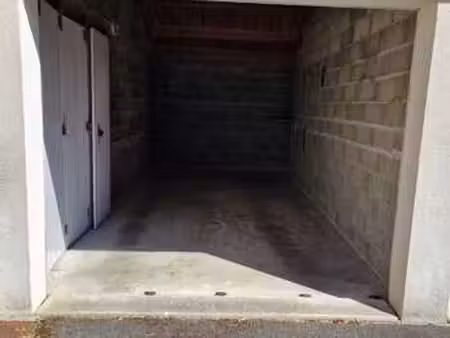 vente garage et parking à la roche-sur-yon centre ville (85000) : à vendre / 16m² la roche