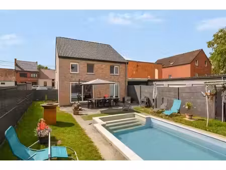 construction récente (2021) tout confort avec piscine !