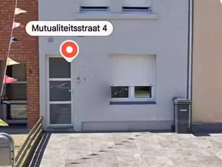 maison 3 façades avec terrasse et jardin