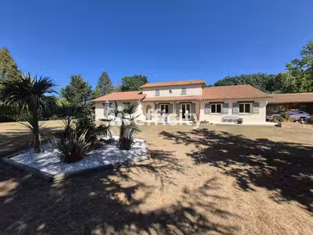 maison 8 pièces - 205 m²