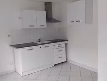 location maison à castelnau-de-médoc (33480) : à louer / 52m² castelnau-de-médoc