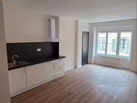 louer – appartement t1 de 32 m² entièrement rénové – pontarlier centre