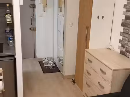 loue petit studio meublé