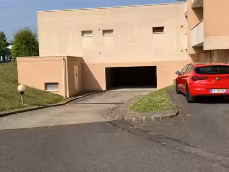 box fermé à louer – melun – 95 charges comprises