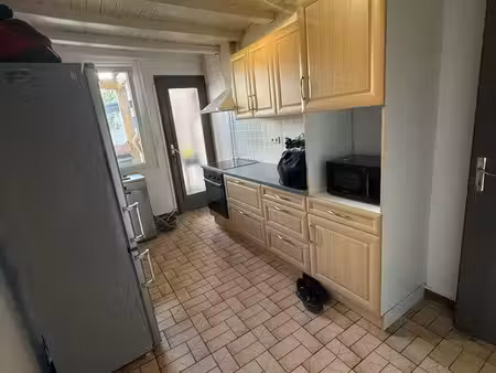 a louer maison avec petite cour