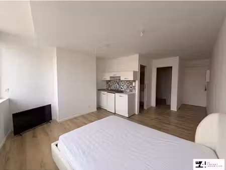 studio 1 pièce 28 m²