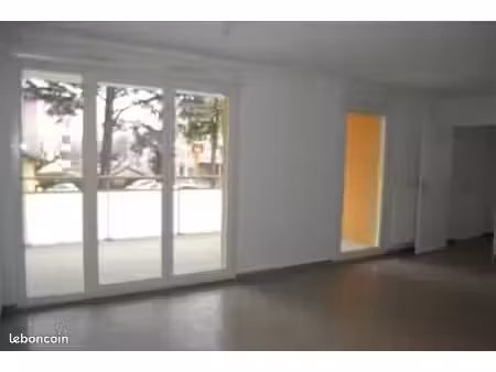 appartement 2 chambres avec balcon et parking