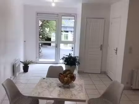 a louer petite maison t-4 carhaix