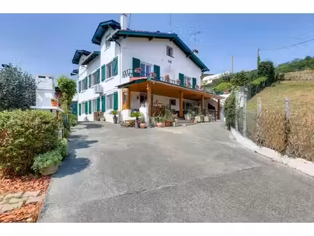 maison composée de 3 appartements