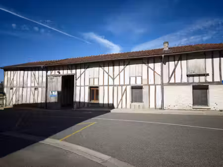 maison de plain-pied à la campagne .